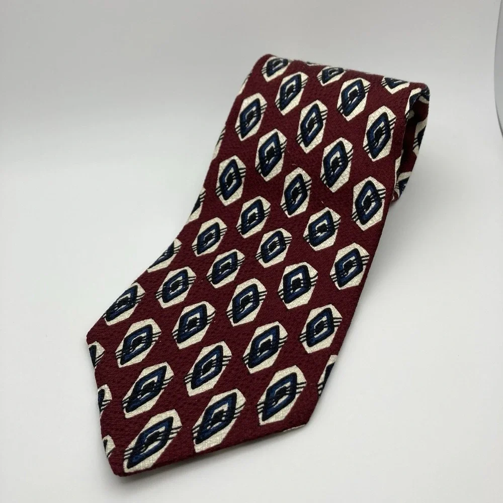 VINTAGE‎ Claiborne Tie Necktie Neckwear Adult Burgundy Abstract Silk USA